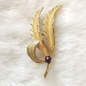 VINTAGE Brushed Goldtone Leaf Brooch Signed BSK Purple Pearl